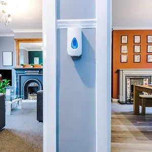 Spacious Modern - Great Location Holiday home Chester